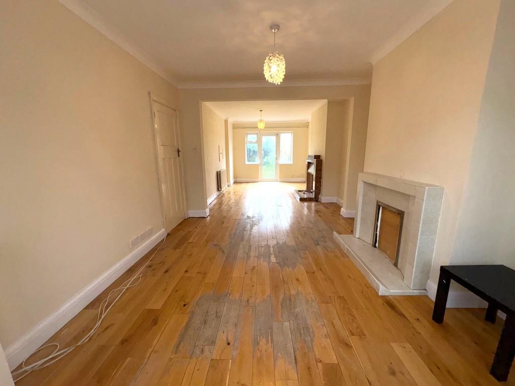 81 Drake Rd Rec3