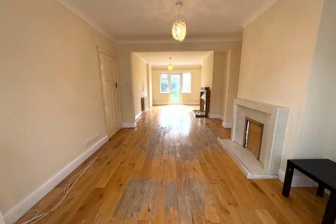 3 bedroom semi-detached house to rent, Drake Road, Harrow HA2