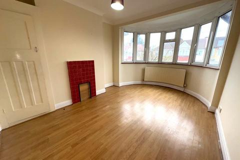 3 bedroom semi-detached house to rent, Drake Road, Harrow HA2