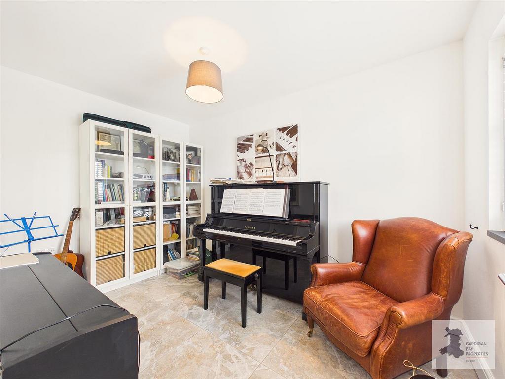 Office/Bedroom 5