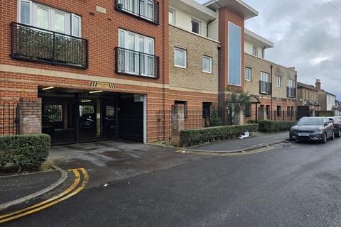 2 bedroom flat for sale, Uxbridge Road,Uxbridge,UB10 0NT