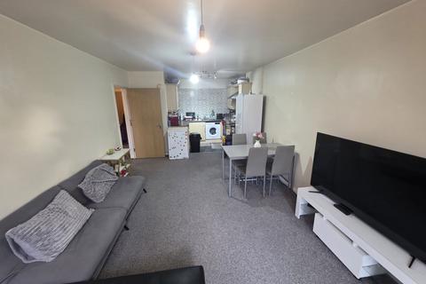 2 bedroom flat for sale, Uxbridge Road,Uxbridge,UB10 0NT