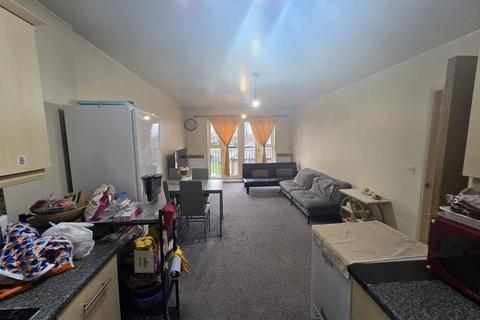 2 bedroom flat for sale, Uxbridge Road,Uxbridge,UB10 0NT