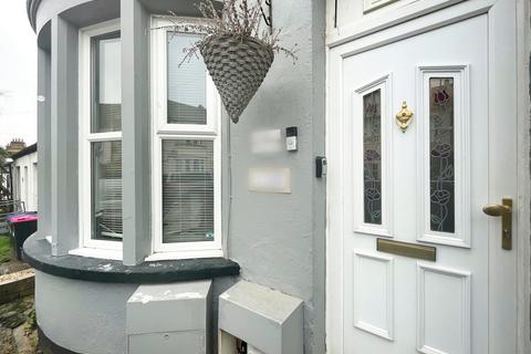 1 bedroom ground floor flat for sale, Beedell Avenue, Westcliff On Sea SS0