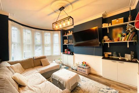 1 bedroom ground floor flat for sale, Beedell Avenue, Westcliff On Sea SS0