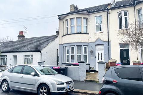 1 bedroom ground floor flat for sale, Beedell Avenue, Westcliff On Sea SS0