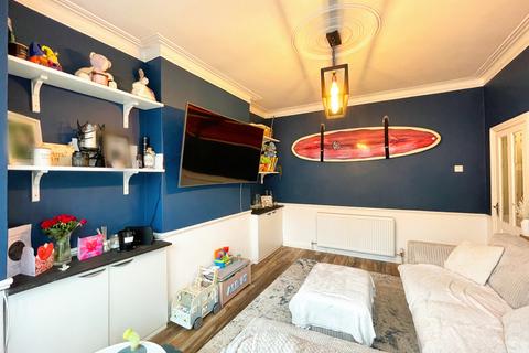 1 bedroom ground floor flat for sale, Beedell Avenue, Westcliff On Sea SS0