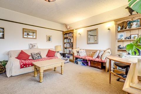 2 bedroom apartment for sale, Eastwood Road North, Leigh-on-sea, SS9