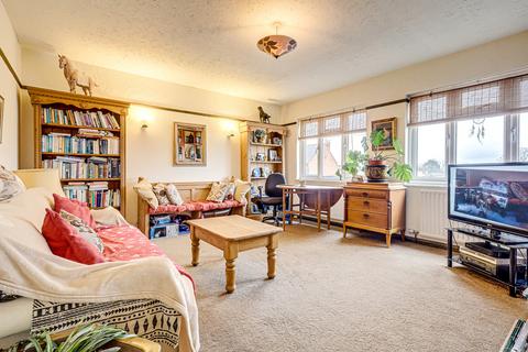 2 bedroom apartment for sale, Eastwood Road North, Leigh-on-sea, SS9