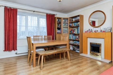 2 bedroom flat for sale, Gorseway, Hatfield