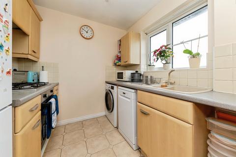 2 bedroom flat for sale, Gorseway, Hatfield