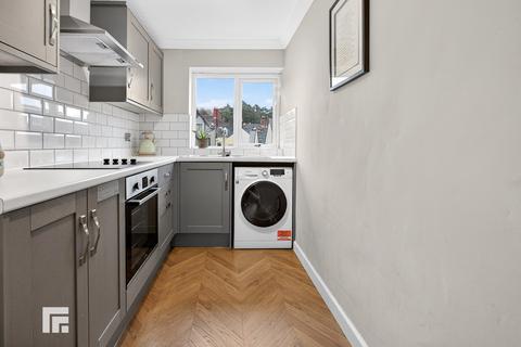2 bedroom flat for sale, Lindway Court, Conybeare Road