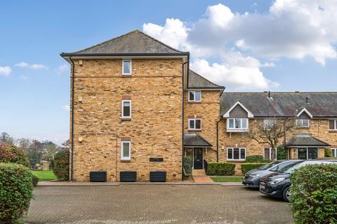 2 bedroom apartment to rent, Swan Walk, Shepperton, TW17