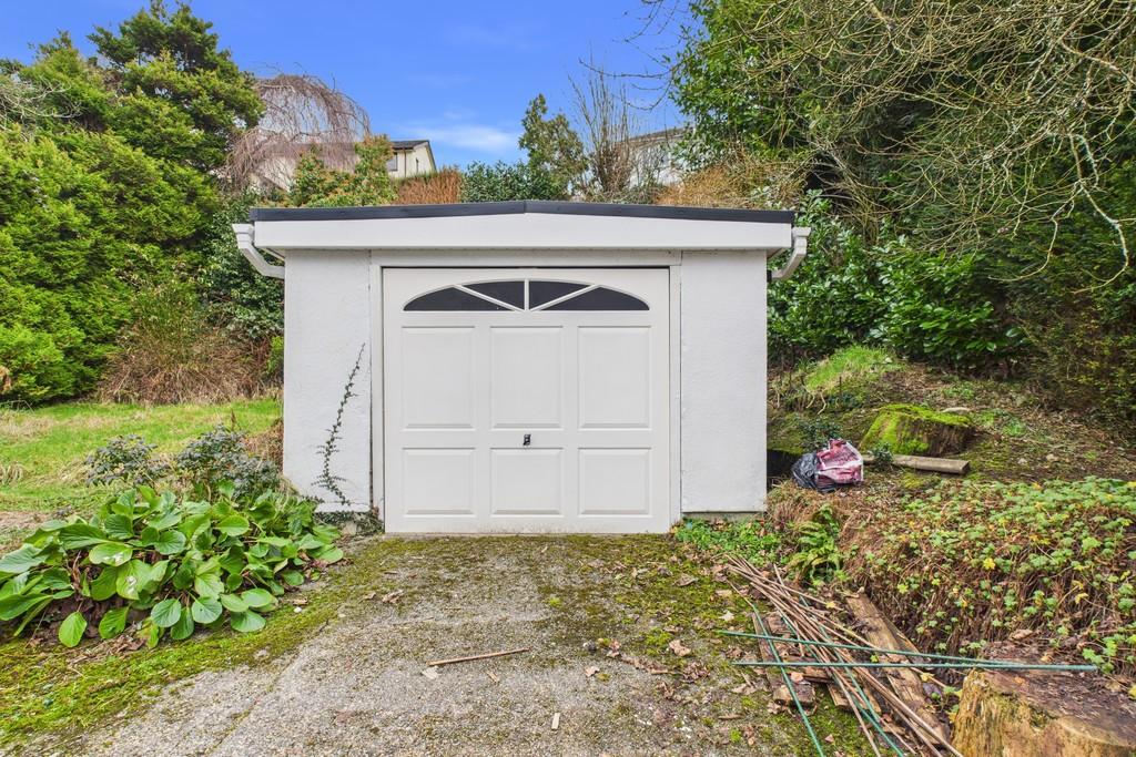 Detached garage