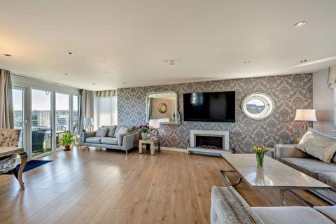 undefined, Roma, Victoria Wharf, Cardiff