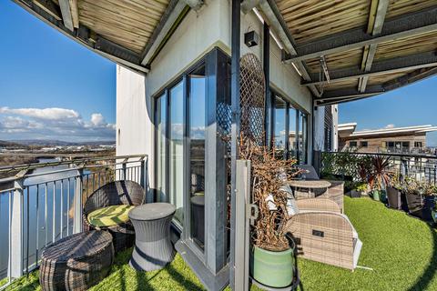 undefined, Roma, Victoria Wharf, Cardiff