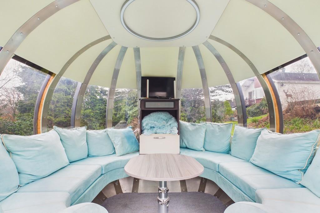 Outdoor seating pod