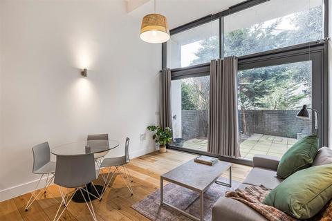 1 bedroom flat for sale, Green Way Building, London SW15