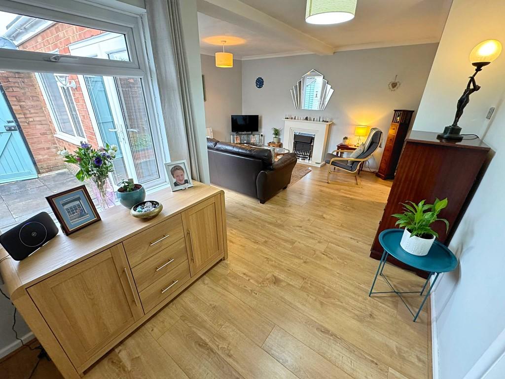 Dining area to Lounge