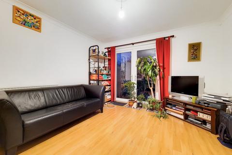 2 bedroom end of terrace house to rent, Tintern Close, Wimbledon