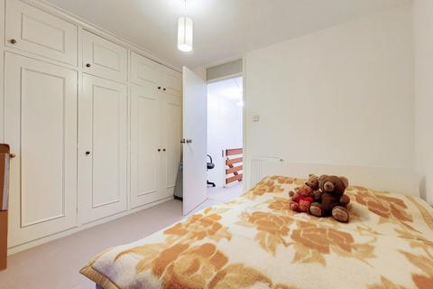 2 bedroom end of terrace house to rent, Tintern Close, Wimbledon