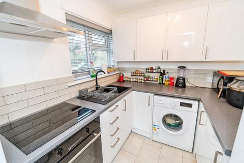 1 bedroom flat for sale, Woodside Road