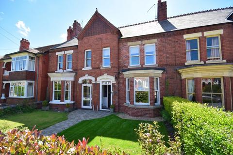 4 bedroom terraced house for sale, Station Road, Whitchurch