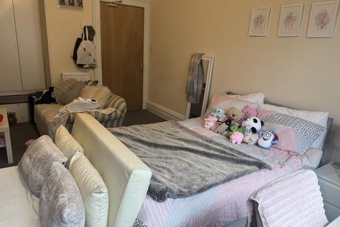 3 bedroom apartment to rent, G/L, 57 Cresswell Street, Hillhead