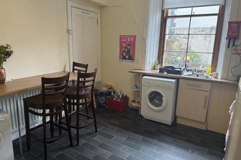 3 bedroom apartment to rent, G/L, 57 Cresswell Street, Hillhead