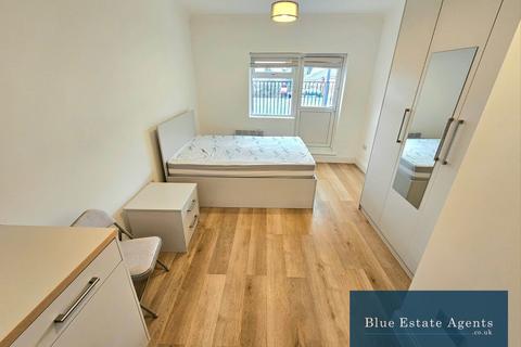 1 bedroom house of multiple occupation to rent - Bath Road, Hounslow, TW4
