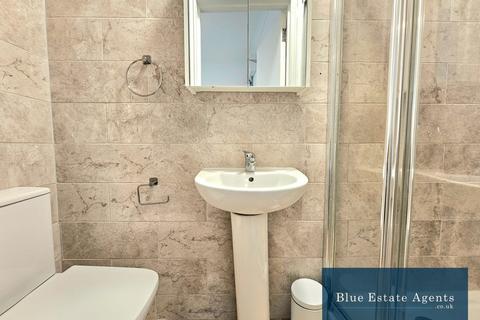 1 bedroom house of multiple occupation to rent, Bath Road, Hounslow, TW4