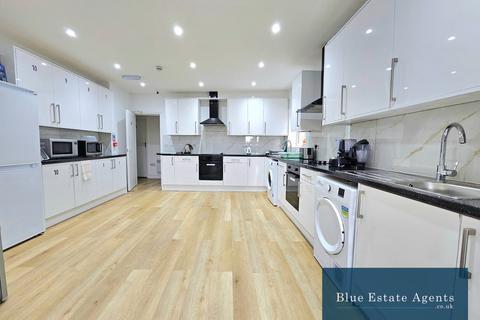 1 bedroom house of multiple occupation to rent, Bath Road, Hounslow, TW4