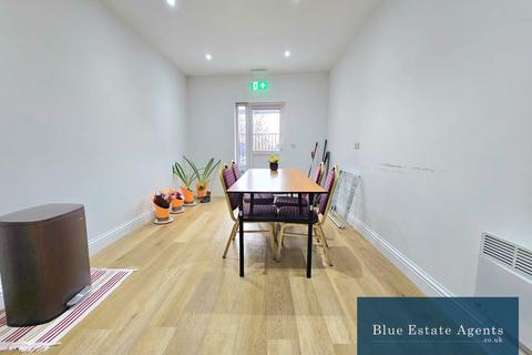 1 bedroom house of multiple occupation to rent, Bath Road, Hounslow, TW4