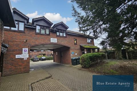 1 bedroom flat for sale, Vicarage Farm Road, Hounslow, TW5