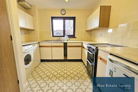 1 bedroom flat for sale, Vicarage Farm Road, Hounslow, TW5