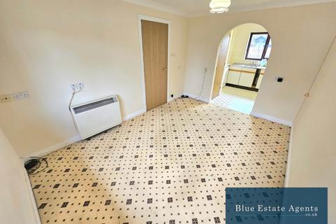 1 bedroom flat for sale, Vicarage Farm Road, Hounslow, TW5