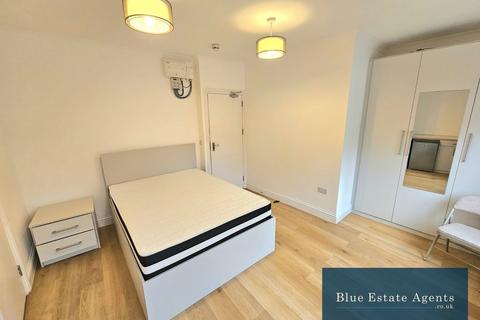 1 bedroom house of multiple occupation to rent - Bath Road, Hounslow, TW4