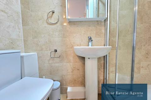 1 bedroom house of multiple occupation to rent, Bath Road, Hounslow, TW4