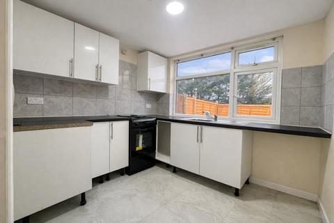undefined, 4 Bedroom Flat To Let - HP11