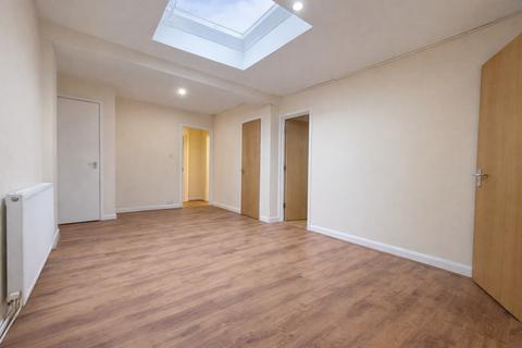 undefined, 4 Bedroom Flat To Let - HP11