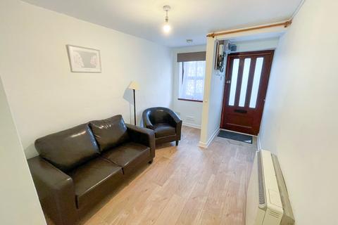 2 bedroom terraced house to rent, Water Street, Bangor, Gwynedd, LL57