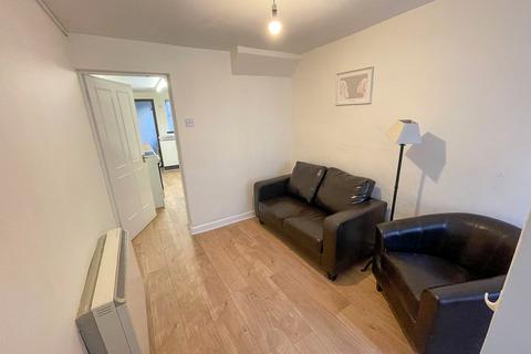 2 bedroom terraced house to rent, Water Street, Bangor, Gwynedd, LL57