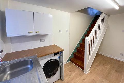 2 bedroom terraced house to rent, Water Street, Bangor, Gwynedd, LL57