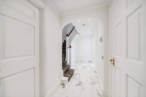 Charles II Place, Chelsea, London, SW3