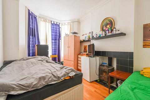 2 bedroom flat for sale, WHITE HART LANE, Wood Green, London, N22