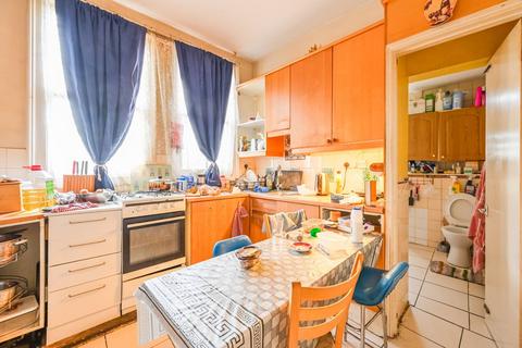 2 bedroom flat for sale, WHITE HART LANE, Wood Green, London, N22