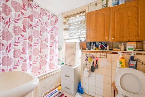 2 bedroom flat for sale, WHITE HART LANE, Wood Green, London, N22