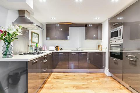 2 bedroom flat to rent, Clapham Common North Side, Clapham, London, SW4