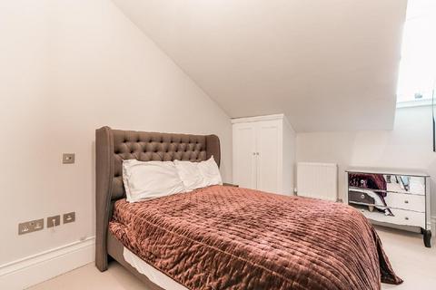 2 bedroom flat to rent, Clapham Common North Side, Clapham, London, SW4