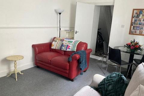 5 bedroom terraced house to rent, Malefant Street, Cardiff CF24